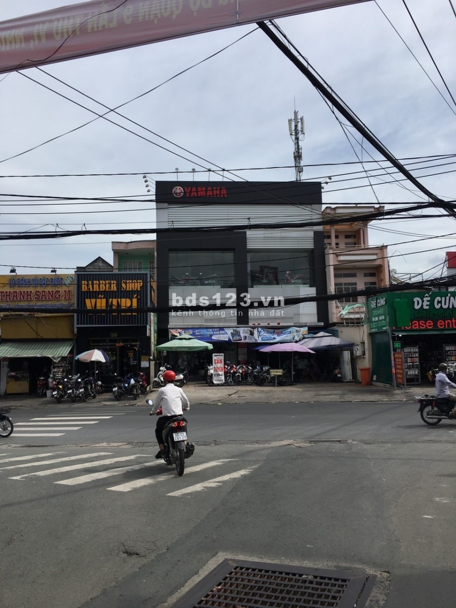 Cho Thuê Nhà Mặt Tiền Đường Nguyễn Hồng Đào, khu đông dân