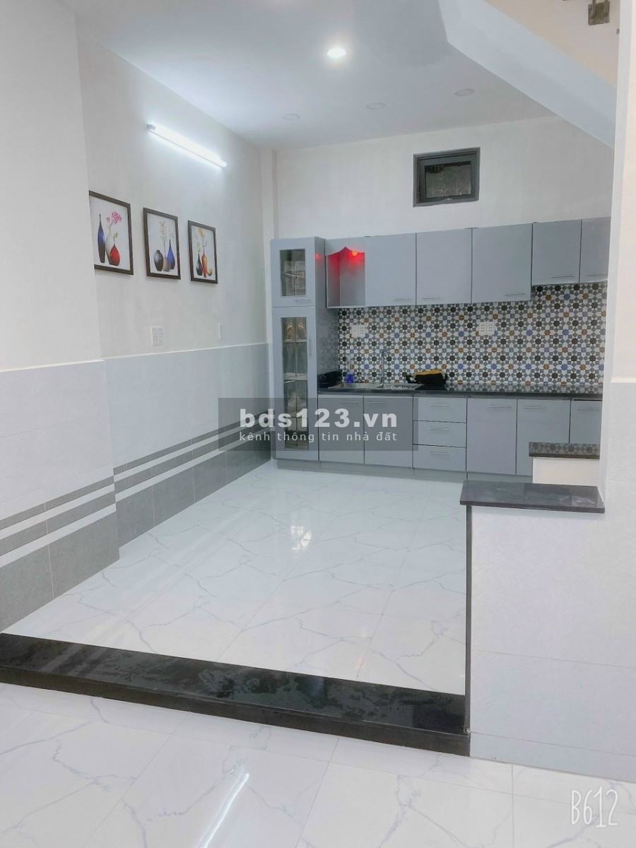 Cần bán nhà hẻm 5m đường Tân Hòa Đông quận 6, DT 104m2