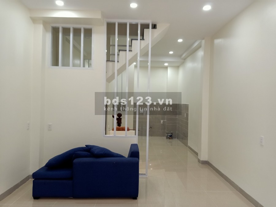 Bán nhà 2 lầu mặt tiền đường số phường Tân Phú quận 7