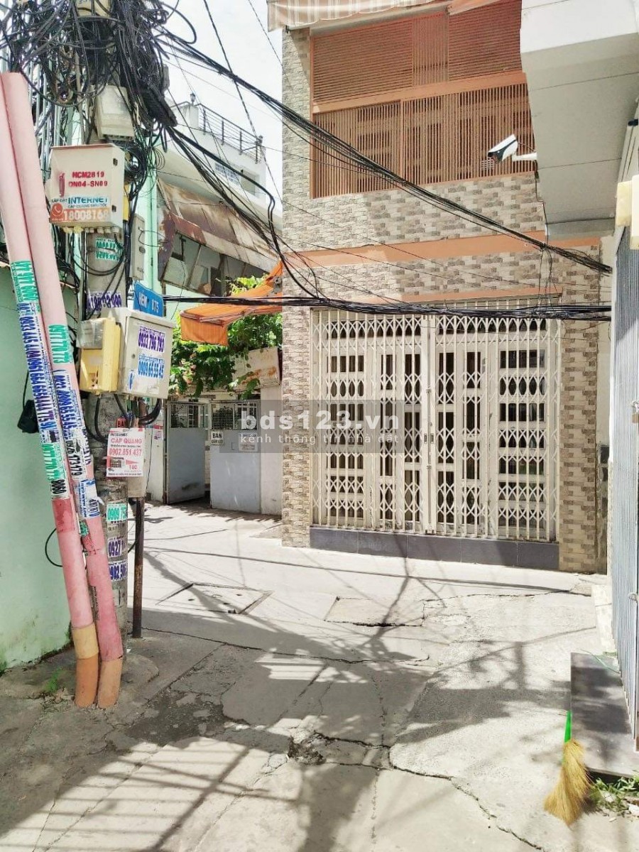 Bán nhà hẻm 875/ Trần Hưng Đạo, Phường 1, Quận 5 Diện tích: 6.5m x 9.5m , công nhận 62,5m2 vuông vức. Kết cấu: trệt lửng