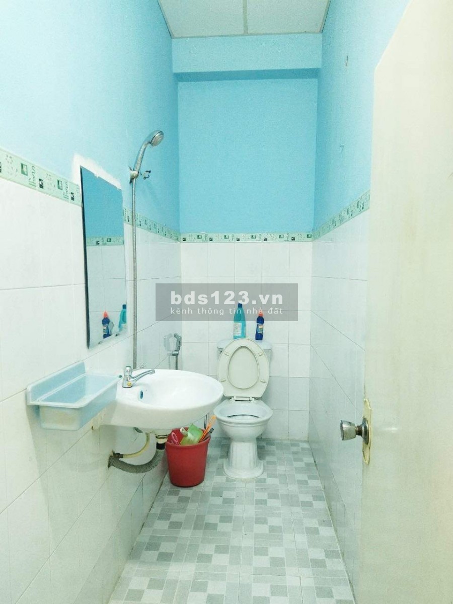 Bán nhà hẻm 875/ Trần Hưng Đạo, Phường 1, Quận 5 Diện tích: 6.5m x 9.5m , công nhận 62,5m2 vuông vức. Kết cấu: trệt lửng