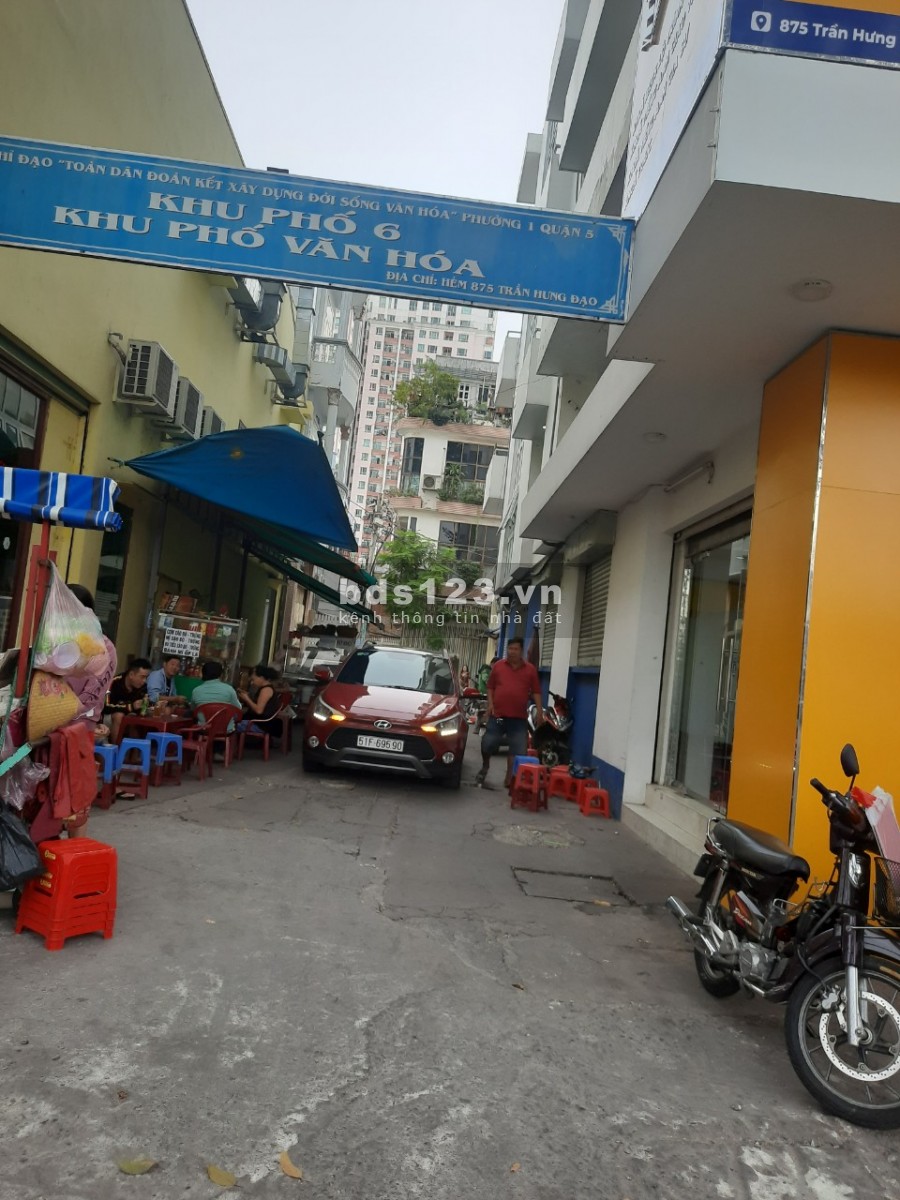 Bán nhà hẻm 875/ Trần Hưng Đạo, Phường 1, Quận 5 Diện tích: 6.5m x 9.5m , công nhận 62,5m2 vuông vức. Kết cấu: trệt lửng