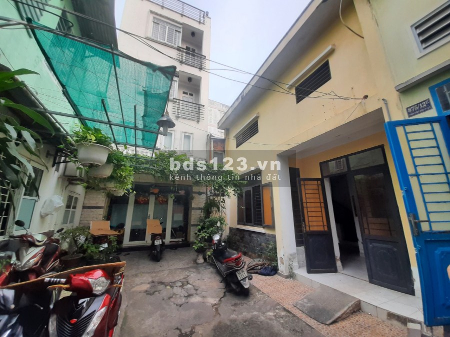 Bán nhà hẻm 875/ Trần Hưng Đạo, Phường 1, Quận 5 Diện tích: 6.5m x 9.5m , công nhận 62,5m2 vuông vức. Kết cấu: trệt lửng