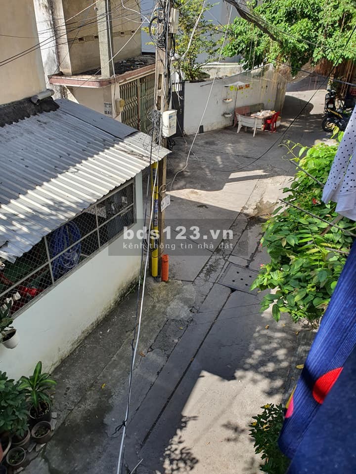 Bán nhà sát mặt tiền Lạc Long Quân chỉ 2.75 Tỷ. Giá đầu tư. Lh: 0708000454
