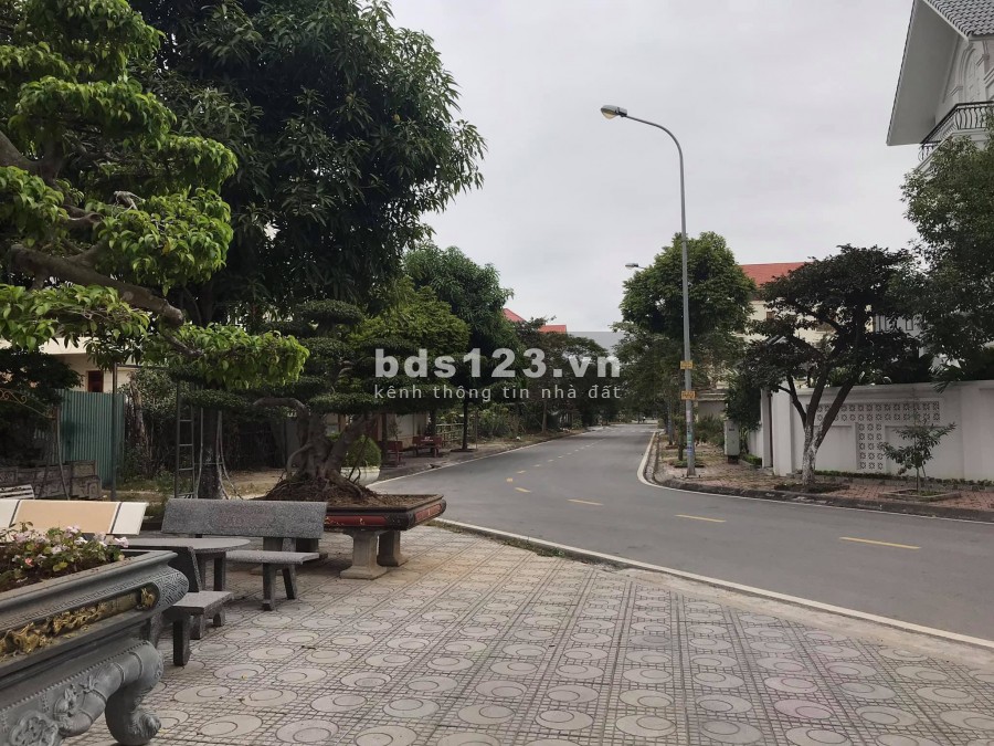 Bán biệt thự Trường An, TP Hải Dương, 250m2, mt 12.5m, vị trí cực đẹp, giá tốt