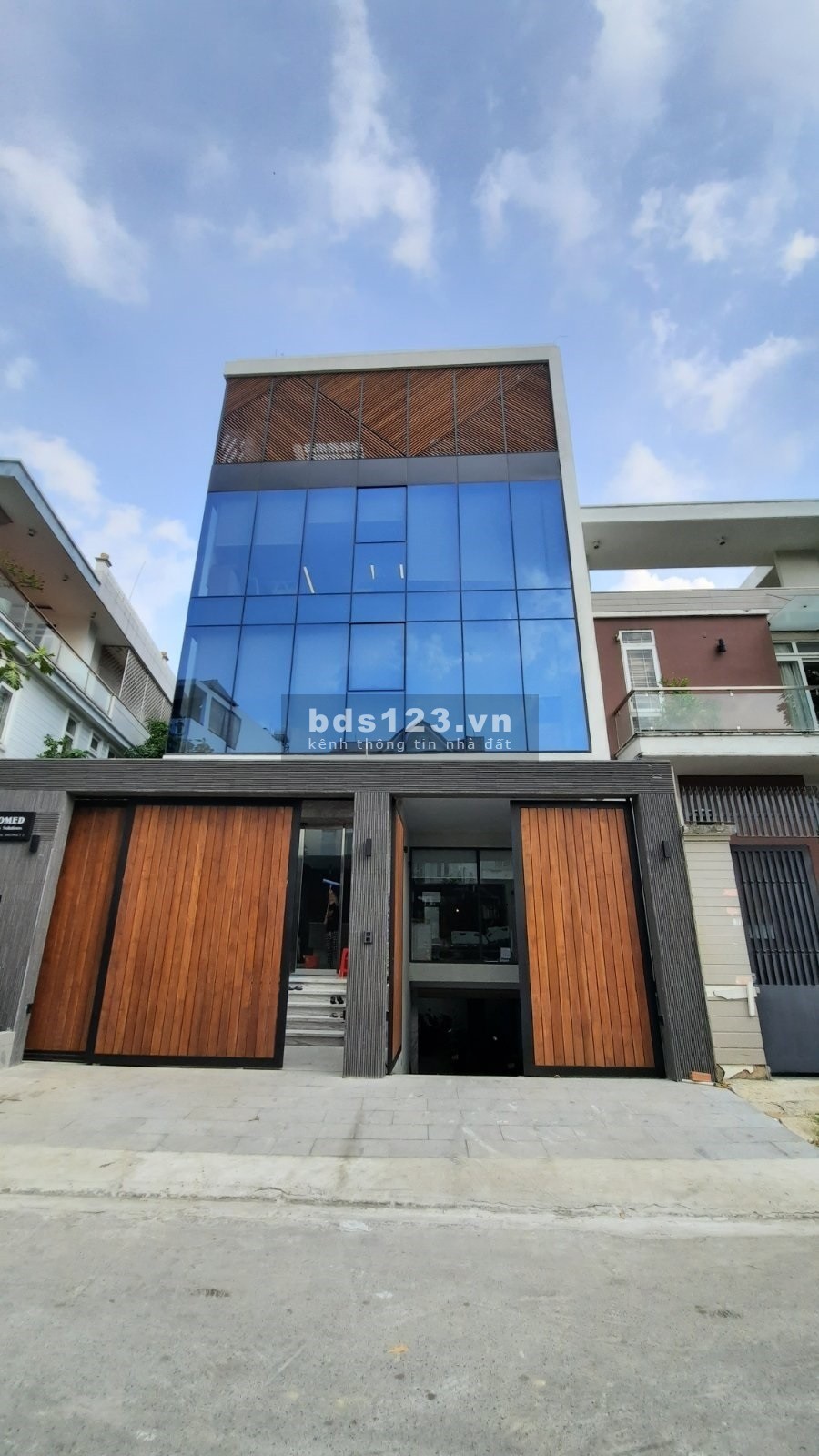 Cho thuê VP 8x20m Hầm 4 sàn trống suốt,thang máy An Phú Quận 2