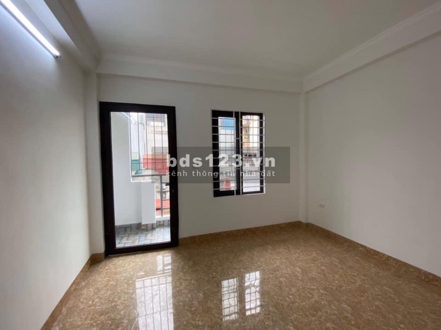 Bán gấp nhà ở luôn ngõ 678 La Thành: 2,5 tỷ - 27m x 3 tầng, Hg: Tây