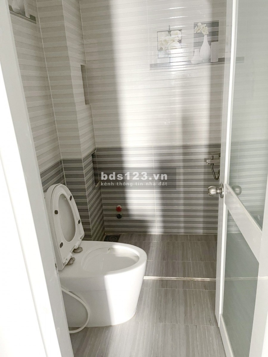 Bán nhà thiết kế đẹp 2lầu hẻm ôtô Tạ Quang Bửu P4 Q8