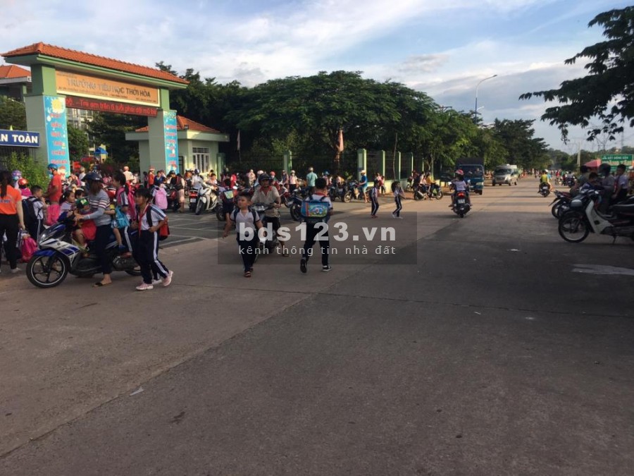 CẦN TIỀN THANH TOÁN NỢ NGÂN HÀNG BÁN GẤP LÔ ĐẤT MẶT TIỀN CHỢ CHỈ 879 TRIỆU, VỊ TRÍ CỰC ĐẸP