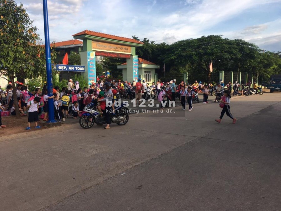 CẦN TIỀN THANH TOÁN NỢ NGÂN HÀNG BÁN GẤP LÔ ĐẤT MẶT TIỀN CHỢ CHỈ 879 TRIỆU, VỊ TRÍ CỰC ĐẸP