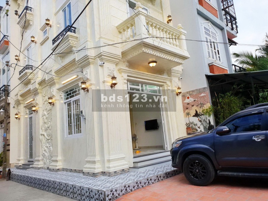Căn Góc 2 Lầu Sân Thượng Hẻm Xe Hơi 1422 Huỳnh Tấn Phát, Quận 7