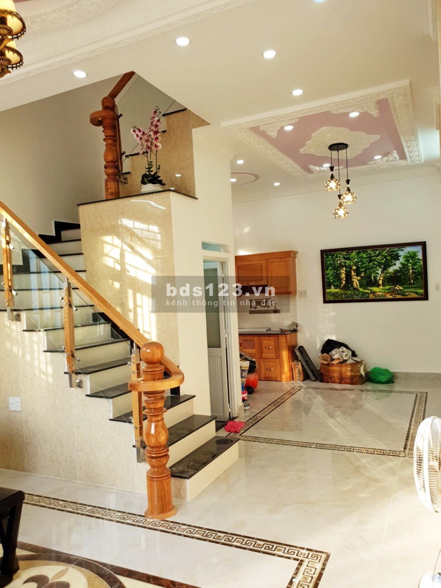 Căn Góc 2 Lầu Sân Thượng Hẻm Xe Hơi 1422 Huỳnh Tấn Phát, Quận 7