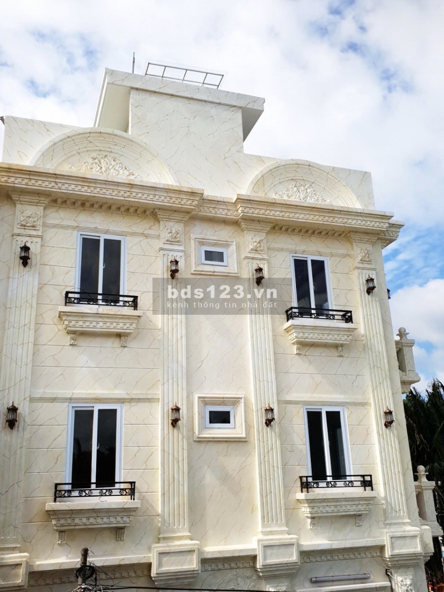 Căn Góc 2 Lầu Sân Thượng Hẻm Xe Hơi 1422 Huỳnh Tấn Phát, Quận 7