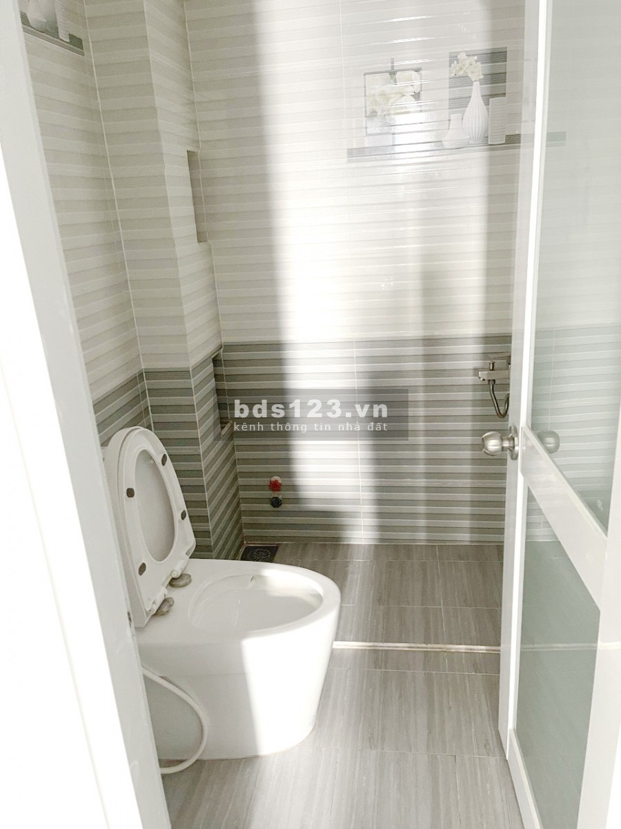 Nhà mới đẹp 4.56*11m 2lầu hẻm ôtô Tạ Quang Bửu Phường 4 Quận 8 - Mr Hà 0903772656