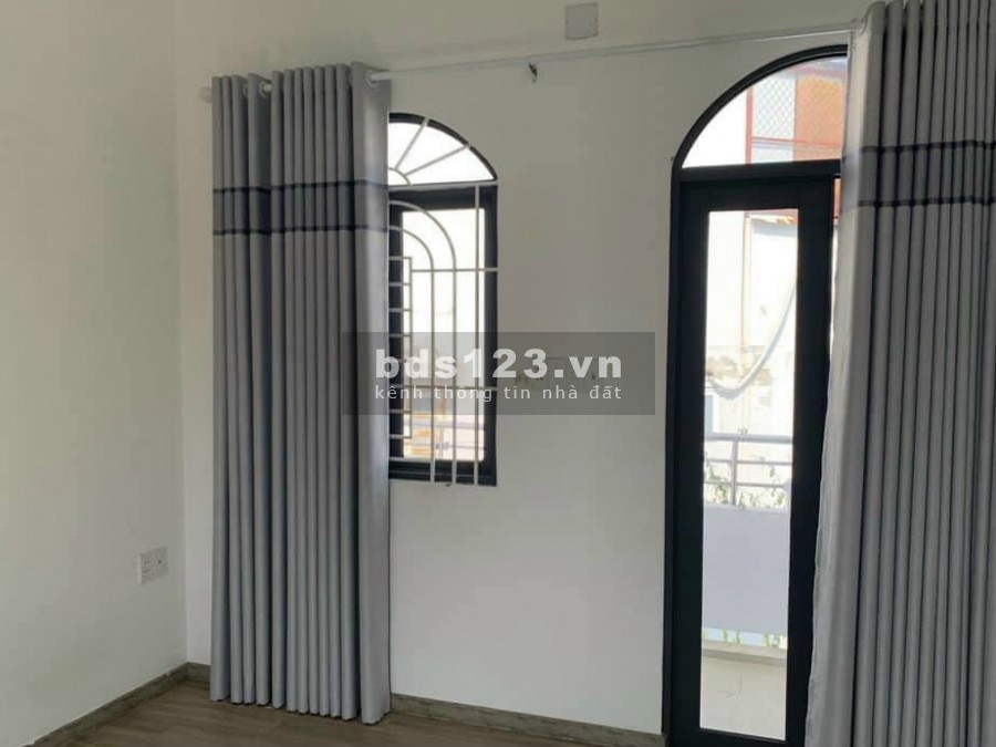 Cho thuê nhà 1 trệt 2 lầu 2 PN có máy lạnh, DT 5x5m, nhà mới đường Trương Đăng Quý, P. 5, Phú Nhuận. 10tr