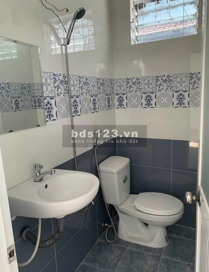 Cho thuê nhà 1 trệt 2 lầu 2 PN có máy lạnh, DT 5x5m, nhà mới đường Trương Đăng Quý, P. 5, Phú Nhuận. 10tr