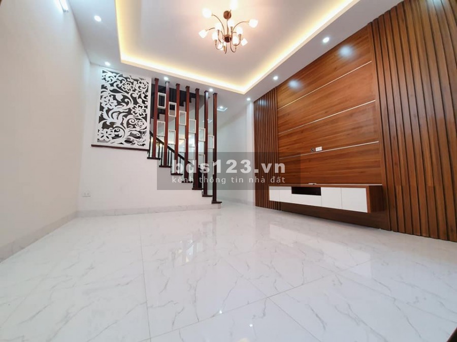 Siêu Hiếm! Nhà cạnh hồ Hoàng Cầu, ở ngay DT 45 m2x4T, MT 5m Giá 4tỷ