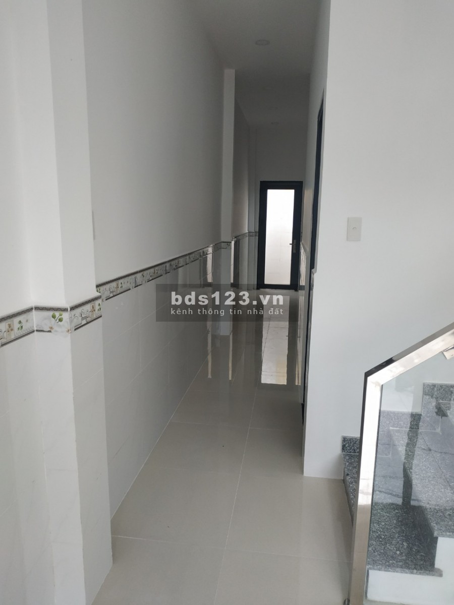 Nhà cần bán 5x20 nằm trên đường Hoàng Phan Thái