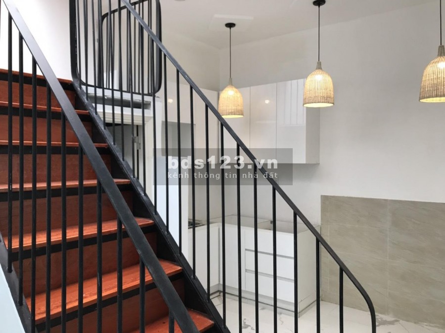 Cần tiền bán gấp nhà Hồng Bàng, F.16, Quận 11. DT 33.6m2. Giá 3.45 tỷ.