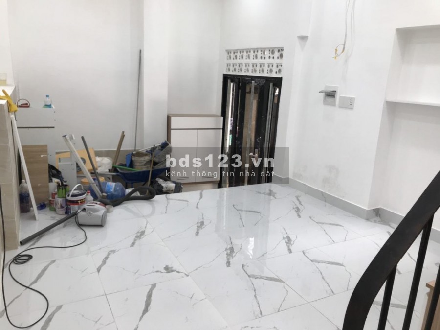 Cần tiền bán gấp nhà Hồng Bàng, F.16, Quận 11. DT 33.6m2. Giá 3.45 tỷ.