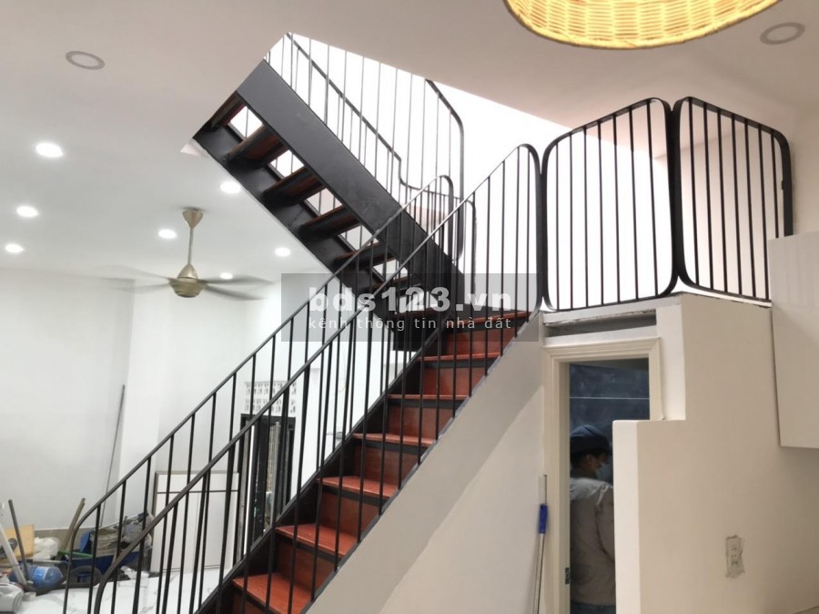 Cần tiền bán gấp nhà Hồng Bàng, F.16, Quận 11. DT 33.6m2. Giá 3.45 tỷ.