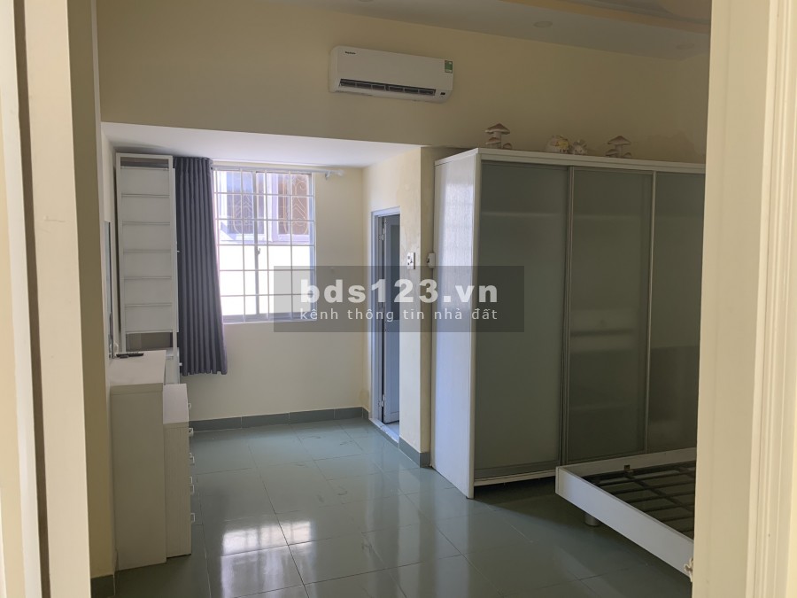 Cần bán nhà 1 trệt 3 lầu 145m2 đường Duy Tân,P.15 Phú Nhuận. Nhà nở hậu thuận lợi cho thuê kinh doanh