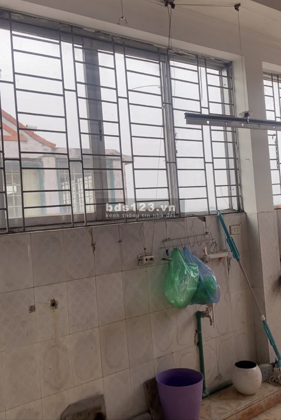 Nhà ngõ 445 Lạc Long Quân Hà Nội, liên lạc trực tiếp tôi chủ nhà, giá phù hợp cho anh chị ở luôn