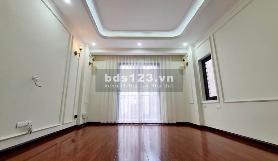 Bán nhà mp Trần Thái Tông 40m2x5T mặt tiền 4m giá 14.4 tỷ