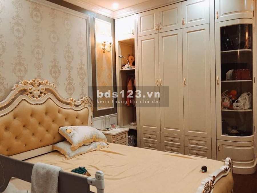 Bán nhà mp Trần Thái Tông 40m2x5T mặt tiền 4m giá 14.4 tỷ