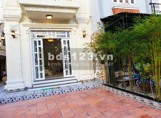 Biệt thự sân vườn HXH 1422 Huỳnh Tấn Phát, P.Phú Mỹ, Q7