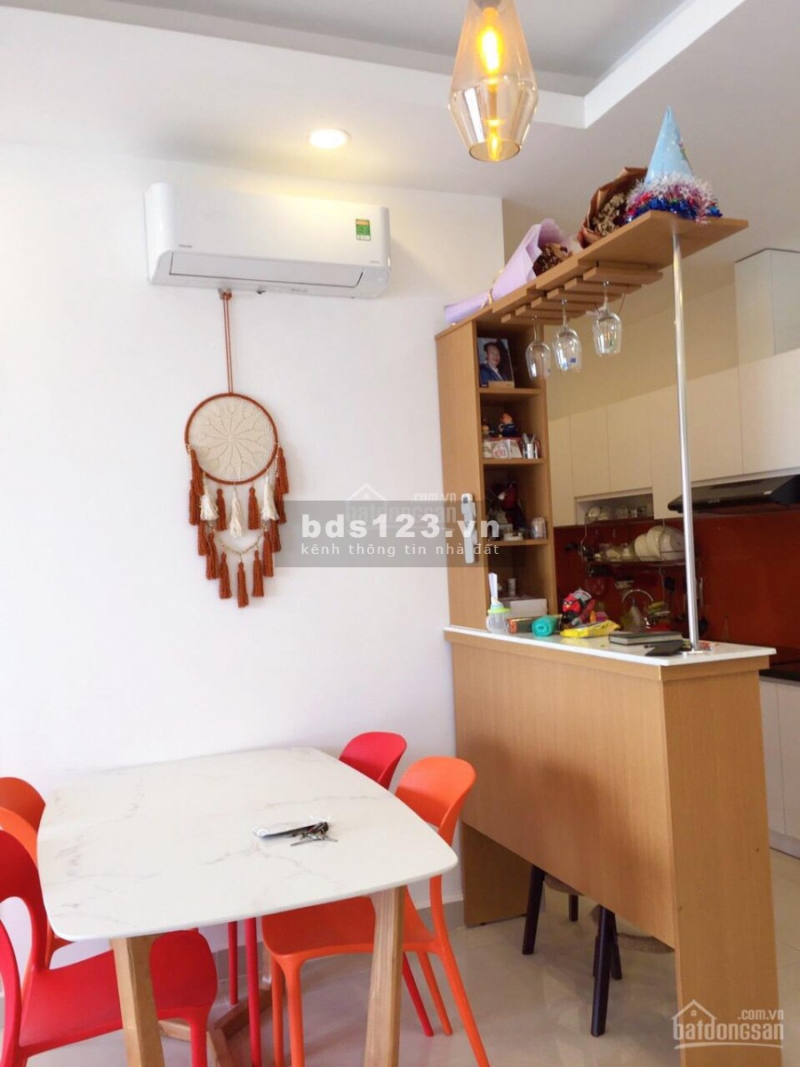 Có căn hộ tầng cao rộng 61m2, 2 PN, cần cho thuê giá 6 triệu/tháng, view đẹp, cc 9 View Apartment