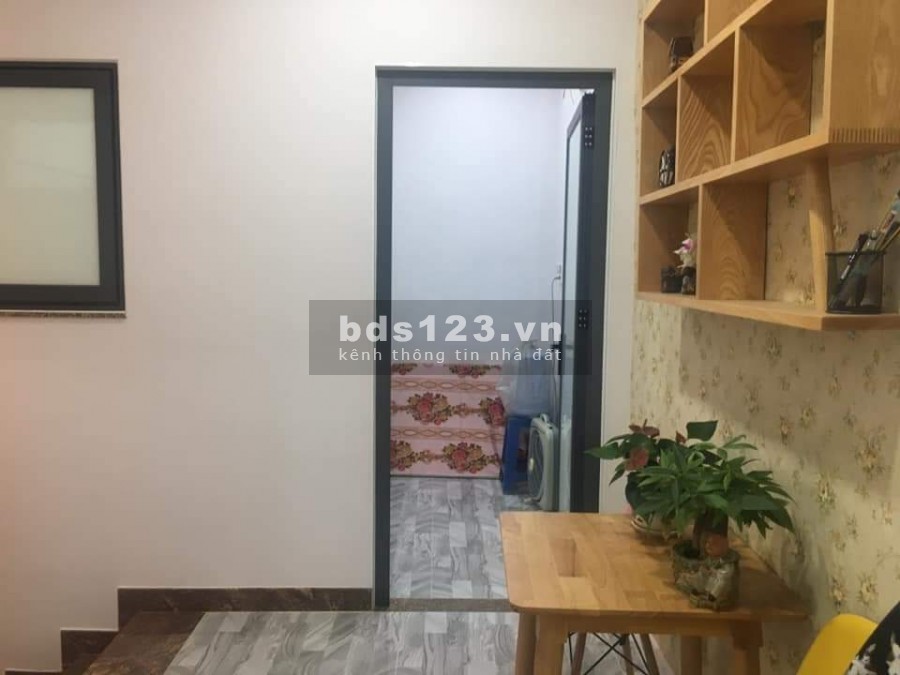 Hạ nhiệt bung luôn căn nhà Tân Bình mới xây 1 trệt 2 lầu, rộng rãi.
