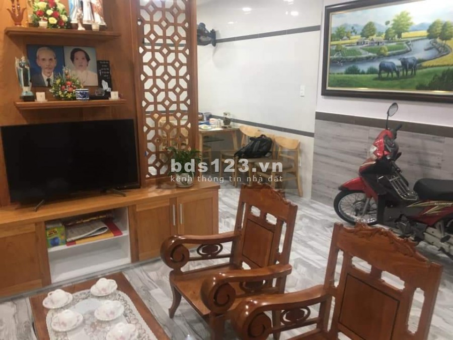 Hạ nhiệt bung luôn căn nhà Tân Bình mới xây 1 trệt 2 lầu, rộng rãi.
