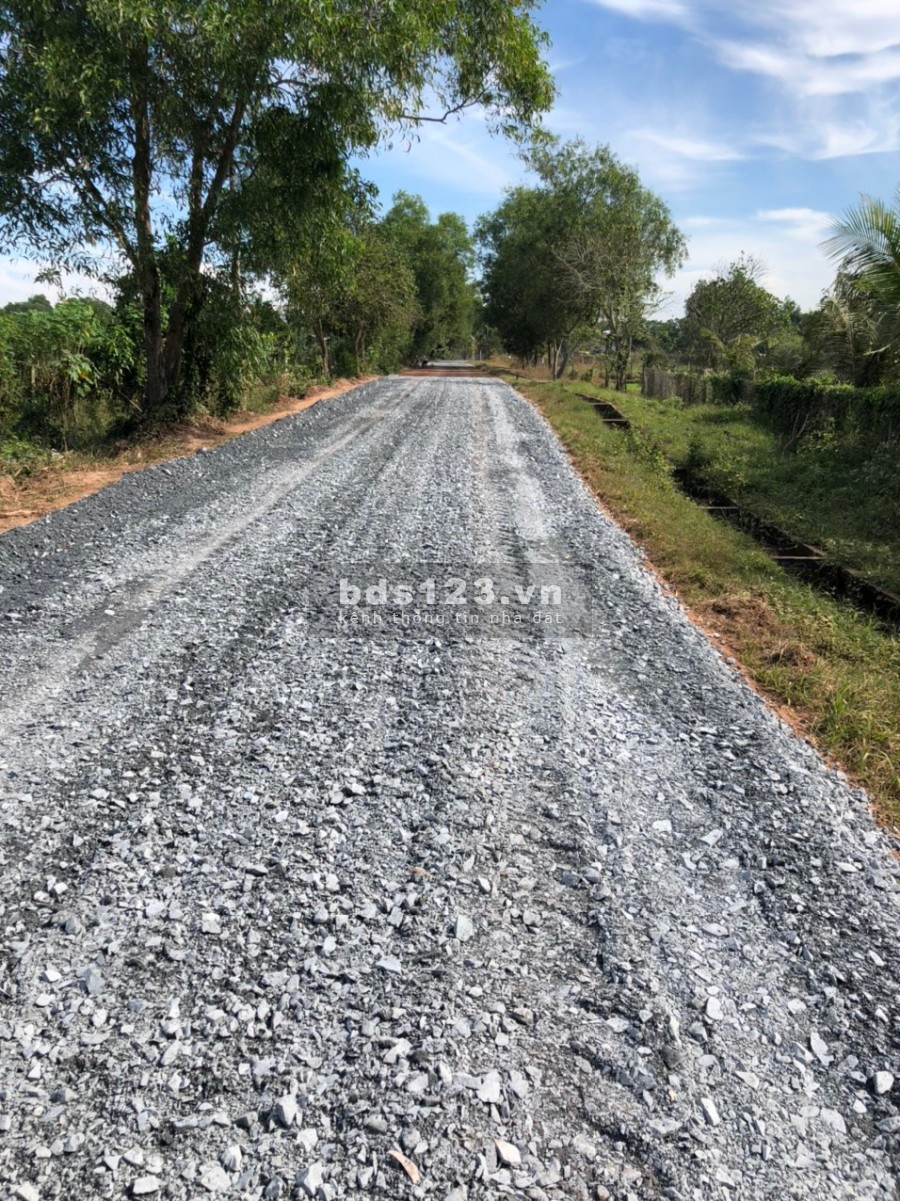 Bán đất xã Nhuận Đức 581m2 giá 987tr