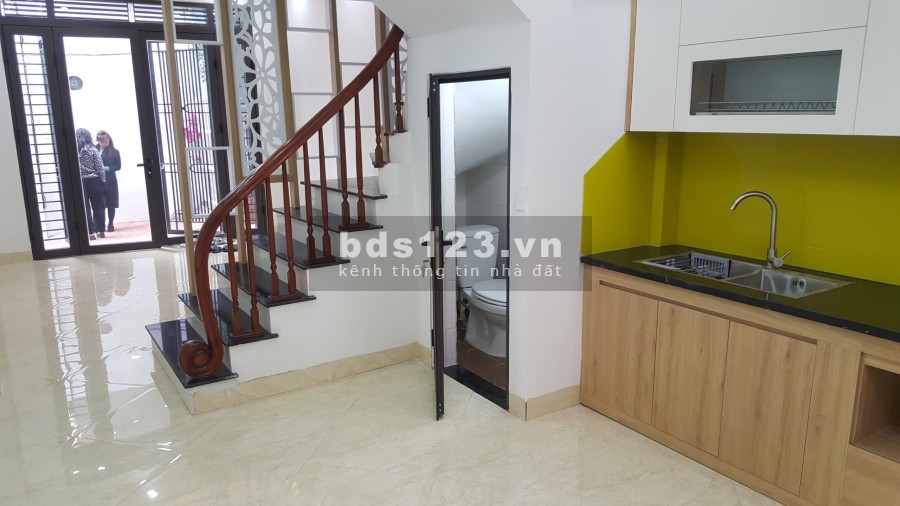 Bán nhà mới 42m2, 5 tầng phố Bạch Đằng, cạnh KĐT Đầm Trấu