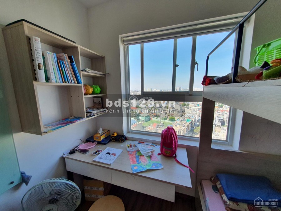 Có căn hộ tầng cao rộng 61m2, 2 PN, cần cho thuê giá 6 triệu/tháng, view đẹp, cc 9 View Apartment