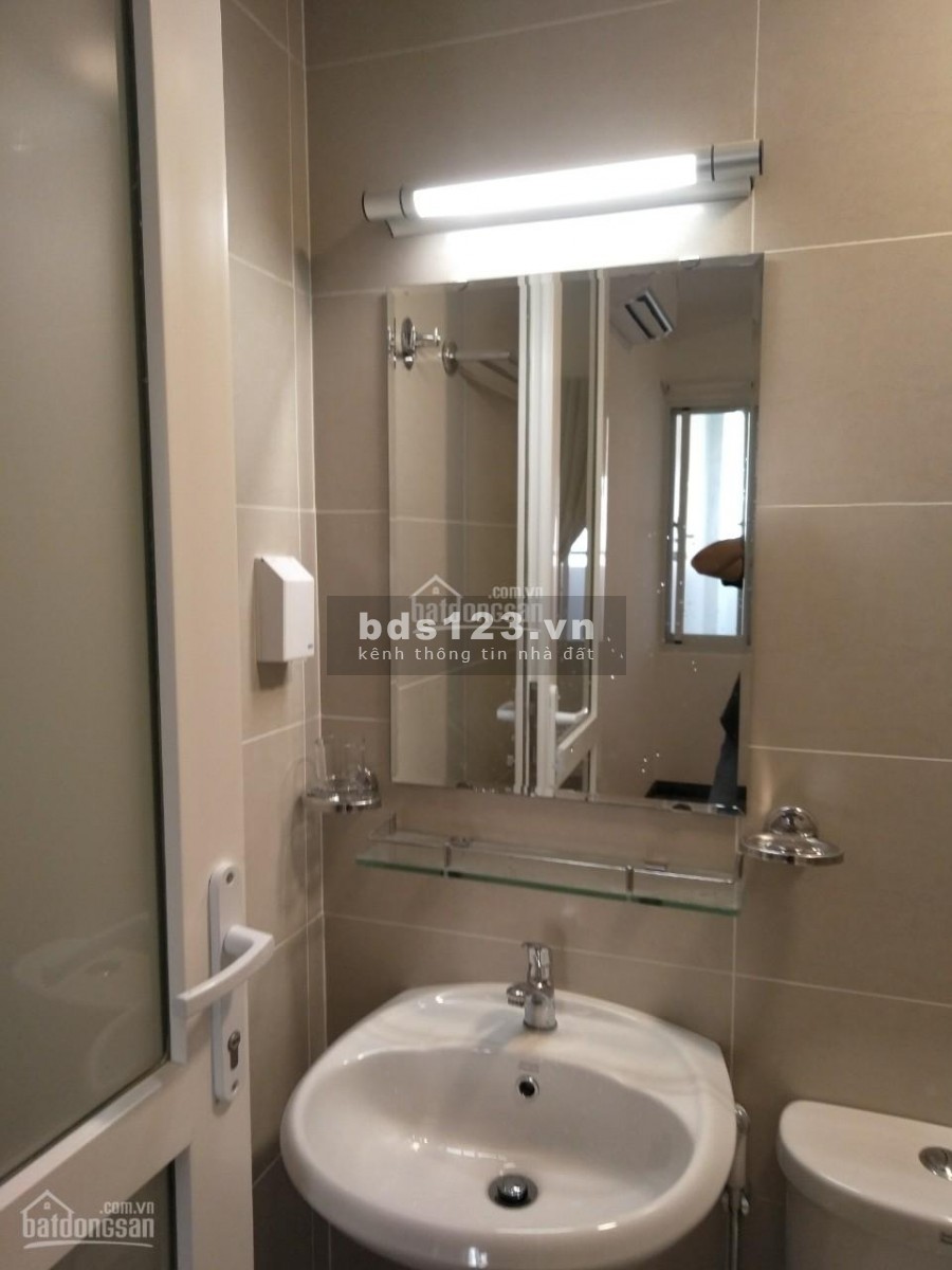 Có căn hộ tầng cao rộng 61m2, 2 PN, cần cho thuê giá 6 triệu/tháng, view đẹp, cc 9 View Apartment