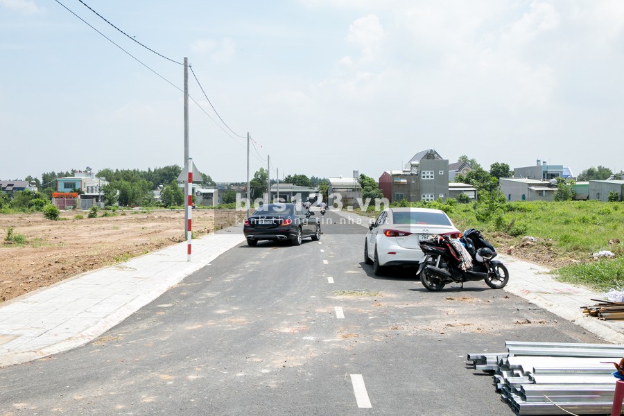 Kẹt nên bán lô gốc 2 mặt tiền trục đường Tập Đoàn 7 đi sân bay Long Thành, gần vòng xoay Hắc Dịch.