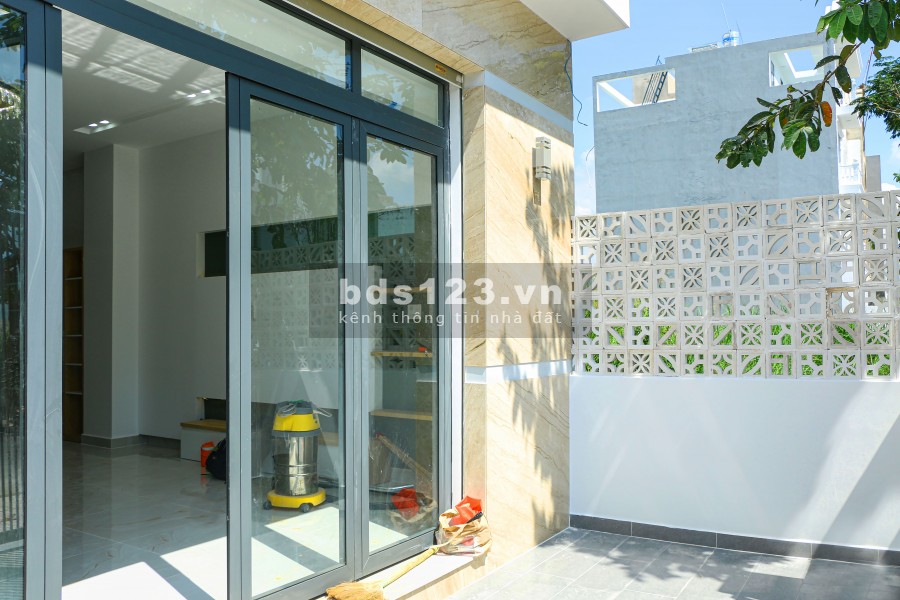 Bán gấp nhà 3 lầu tại Bình Chánh 99m2. Chiết khấu lộc vàng đầu xuân lên đến 5 chỉ vàng SJC.