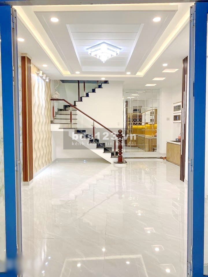 Bán nhà đẹp 2 lầu gần mặt tiền HXH đường Âu Dương Lân Phường 2 Quận 8