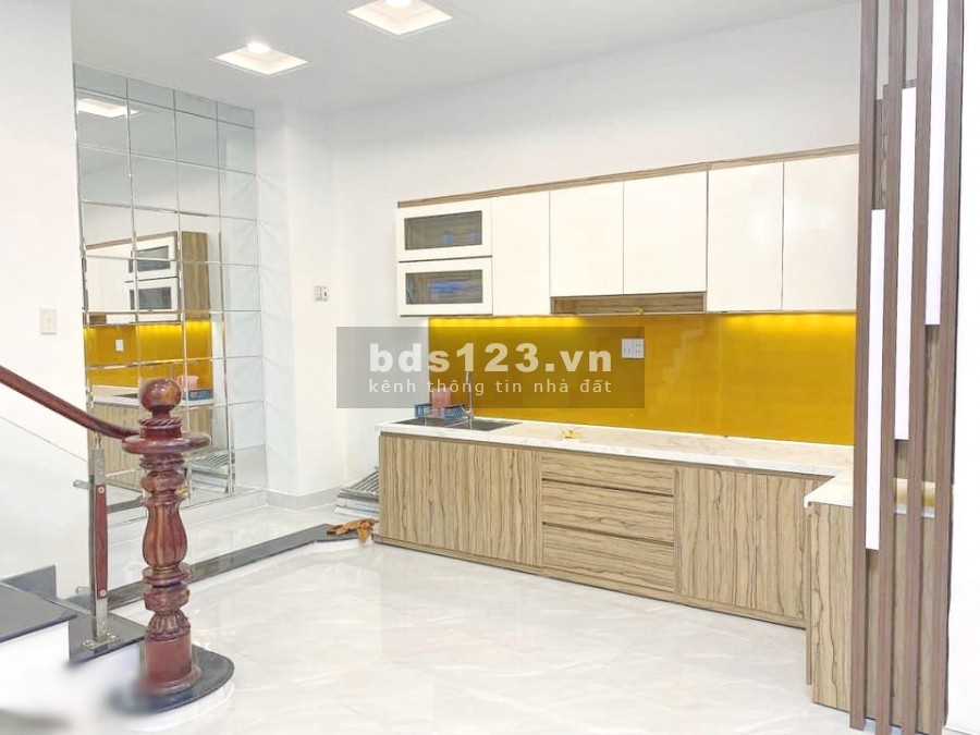 Bán nhà đẹp 2 lầu gần mặt tiền HXH đường Âu Dương Lân Phường 2 Quận 8