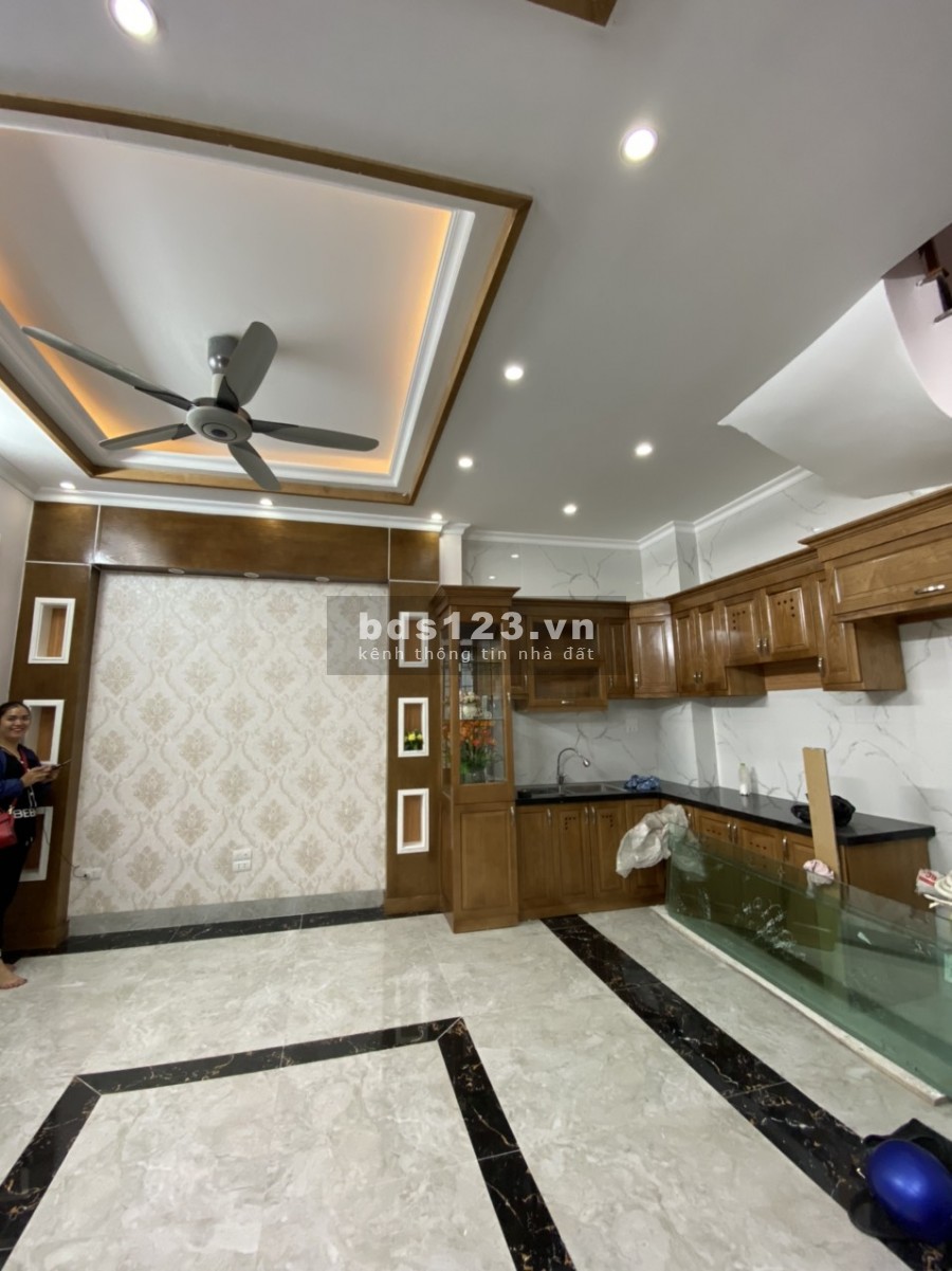 Bán nhà ngõ 521 Trương Định, Hoàng Mai 45m2 (10m2 sân riêng), 5 tầng mới, giá 3,5 tỷ (CTL)