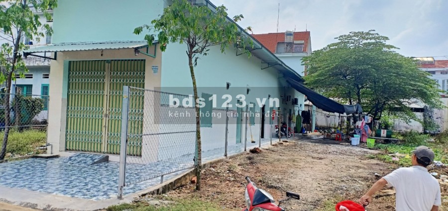 GĐ cần bán rất gấp căn trọ 300m2 và nhà c4 mới xây gần chợ tự phát, trường c2