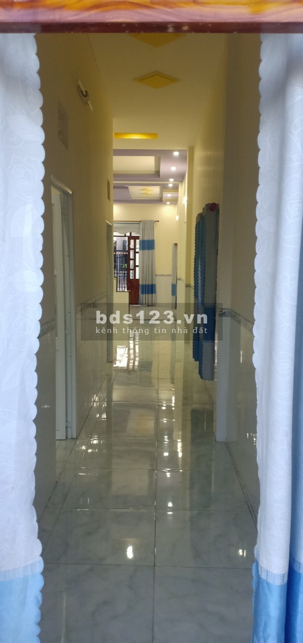 GĐ cần bán rất gấp căn trọ 300m2 và nhà c4 mới xây gần chợ tự phát, trường c2