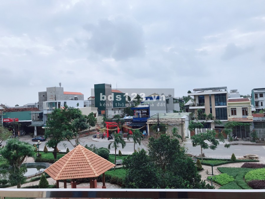 Bán nhà Mặt tiền đường Nguyễn Nghiêm, sát chợ Quảng Ngãi. Thích hợp kinh doanh, buôn bán.