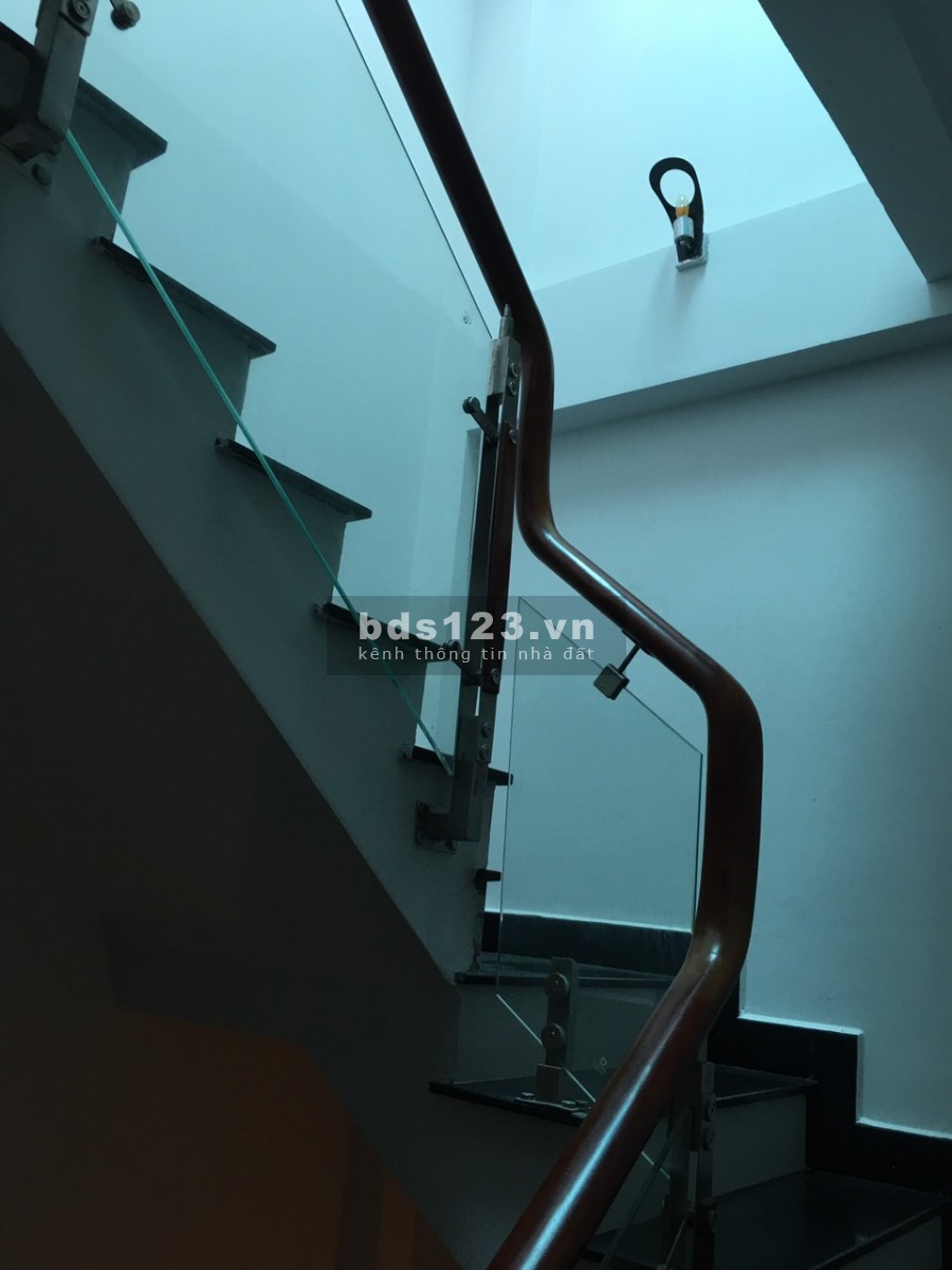 Bán nhà 3 lầu mặt tiền hẻm xe hơi 76 HTP quận 7
