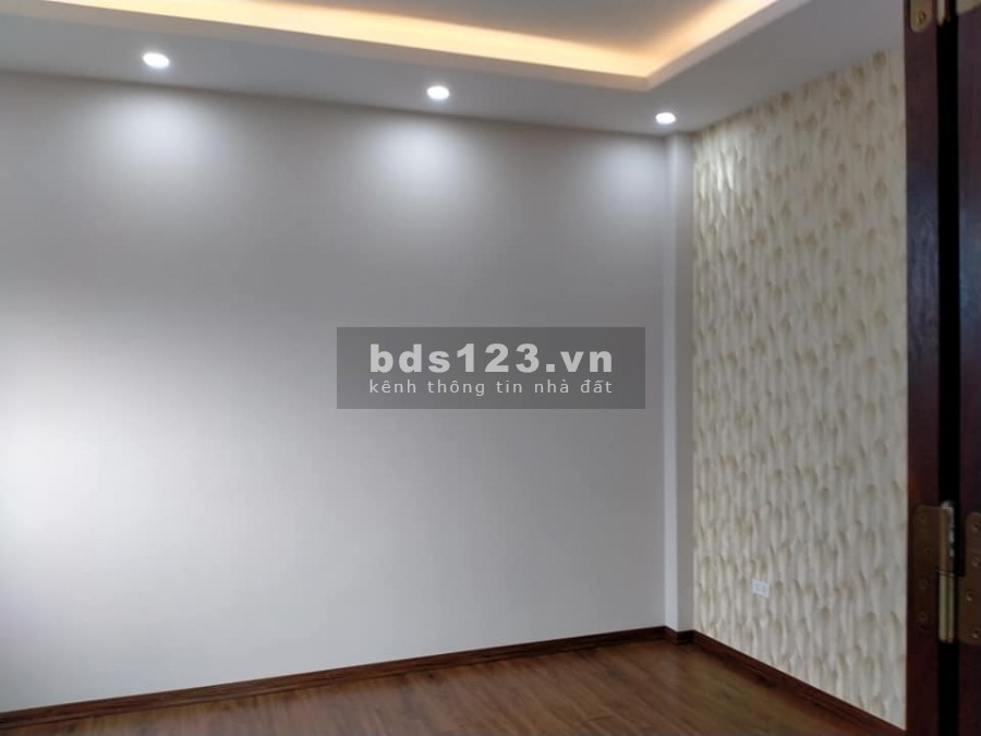 LẠC LONG QUÂN, gara ôtô, ô tô tránh, kinh doanh vip, đắc địa, 79Mx4T. 9.7 tỷ