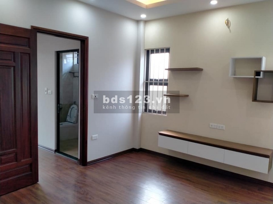 LẠC LONG QUÂN, gara ôtô, ô tô tránh, kinh doanh vip, đắc địa, 79Mx4T. 9.7 tỷ
