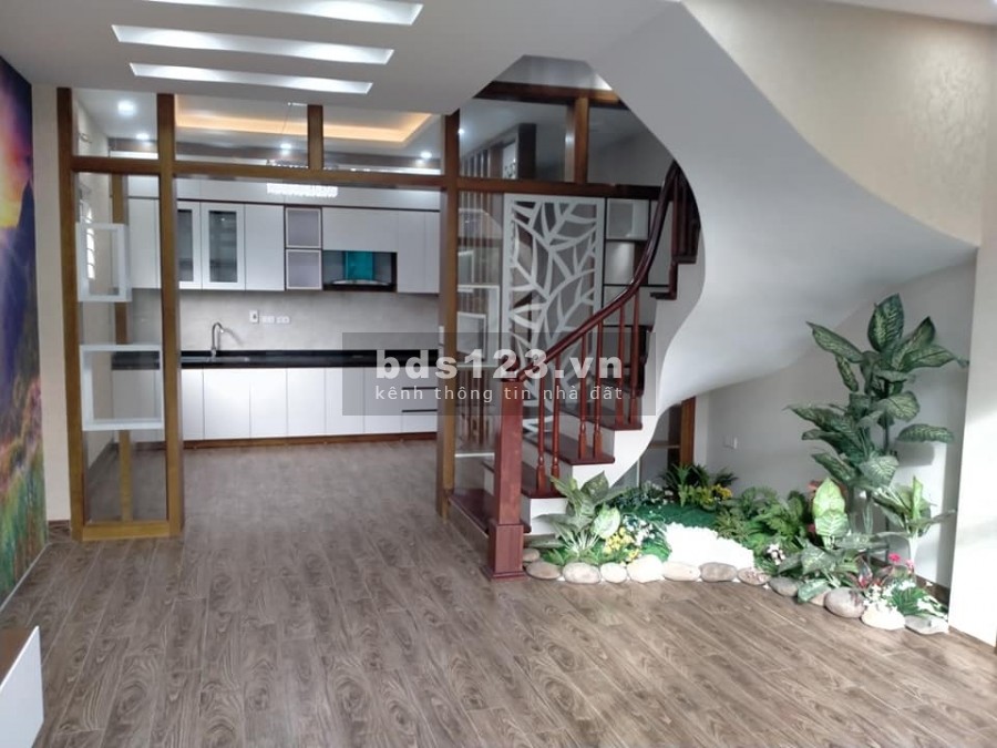 LẠC LONG QUÂN, gara ôtô, ô tô tránh, kinh doanh vip, đắc địa, 79Mx4T. 9.7 tỷ