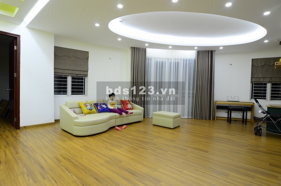 Cho thuê Chung cư 107 Nguyễn Chí Thanh 3 ngủ 115m2 cơ bản 11 triệu. Lh 0377983070